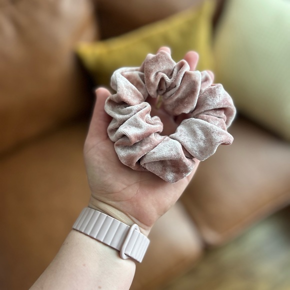 Pink Velvet Schrunchie - Picture 4 of 4